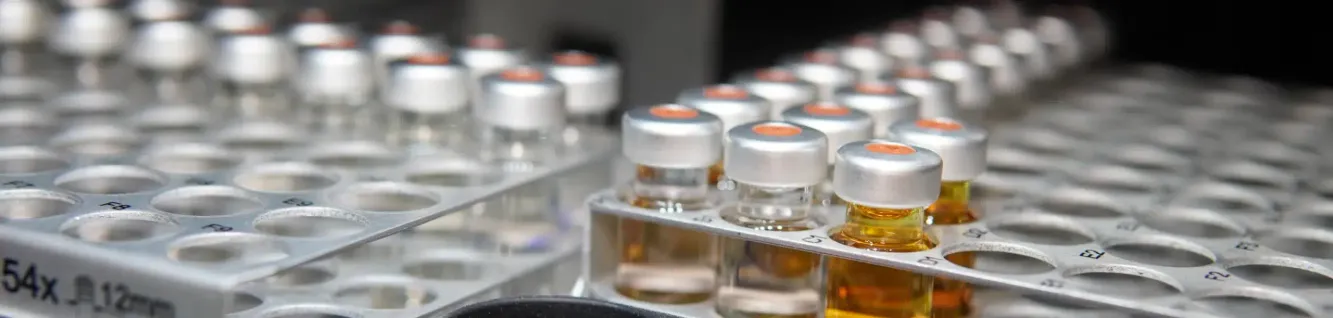 Racks de flacons avec prélèvements d'huile