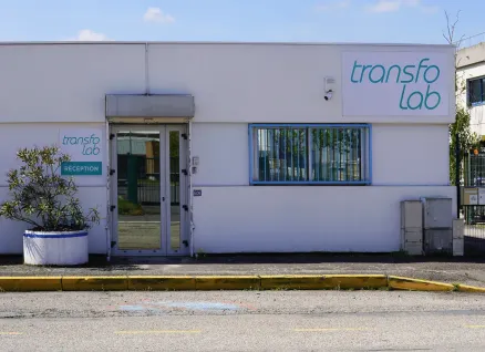 Vue extérieure entrée laboratoire Transfo Lab